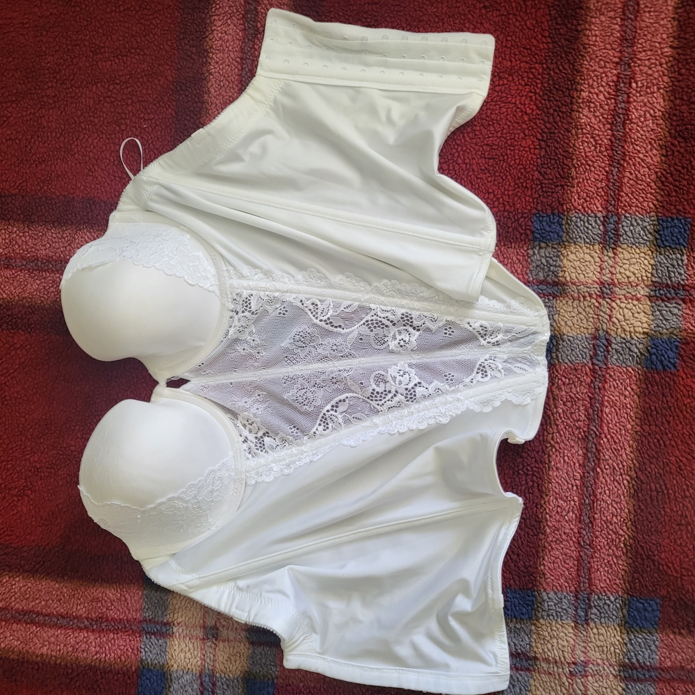 Elegant White Lace Corset